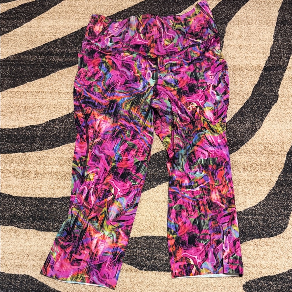 Lululemon crop Vibrant Abstract Print Leggings